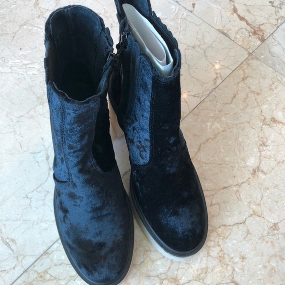 Free People James Chelsea Ankle Velvet Boots - Picture 1 of 16